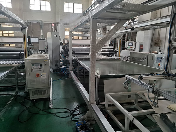 模溫機在光學鏡片中的應用
