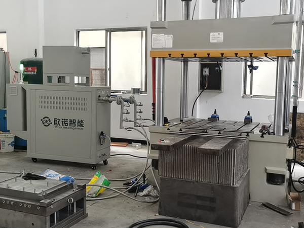 模溫機是如何給復合材料壓制成型模具控溫