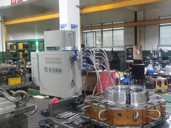 模溫機(jī)在碳纖維復(fù)合材料中起到了什么作用