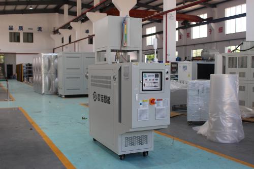 碳纖維高溫油溫機如何選擇導熱油